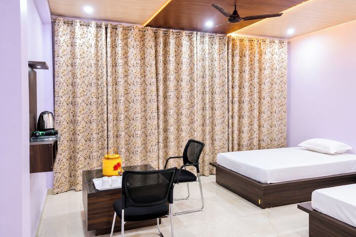 Room 4 of 12