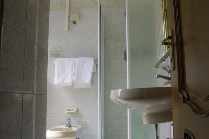 Room 16 of 24