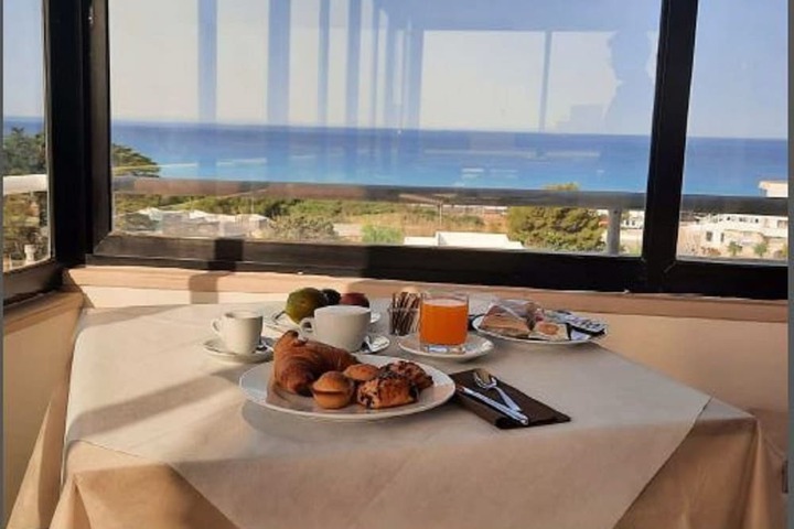 Breakfast/Coffee Service 18 of 25
