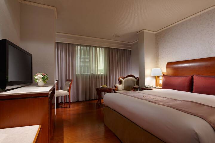 Room 9 of 30