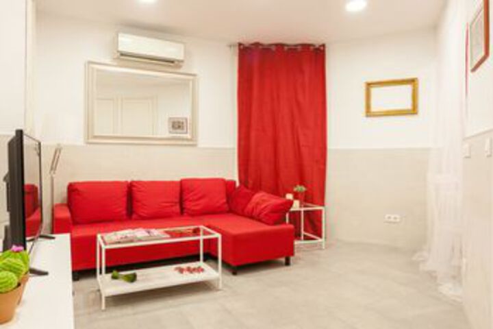 Lounge 2 of 13