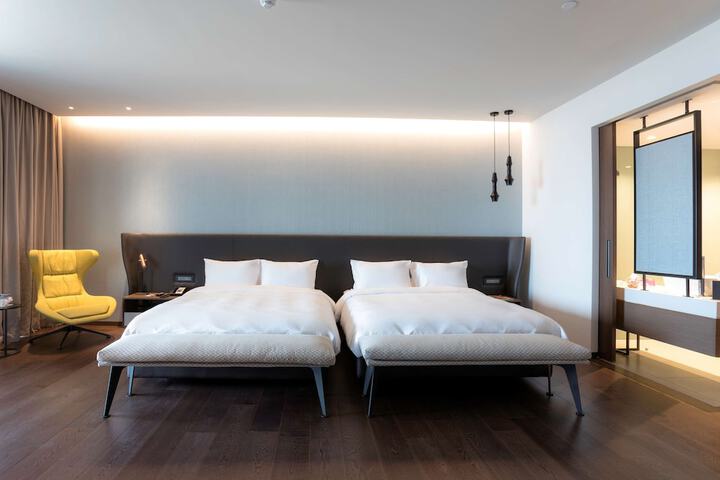 Room 19 of 165