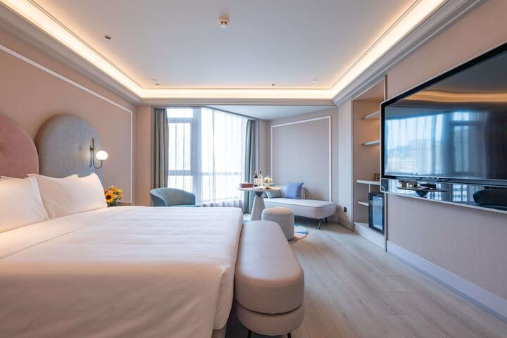 Room 2 of 40