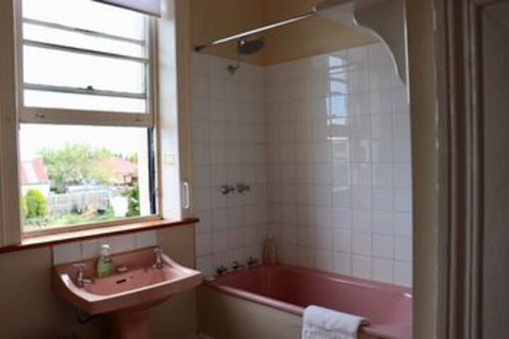 Room 6 of 89