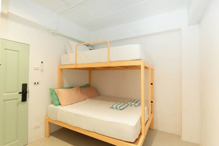 Room 4 of 31