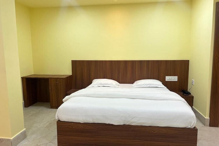 Room 14 of 27