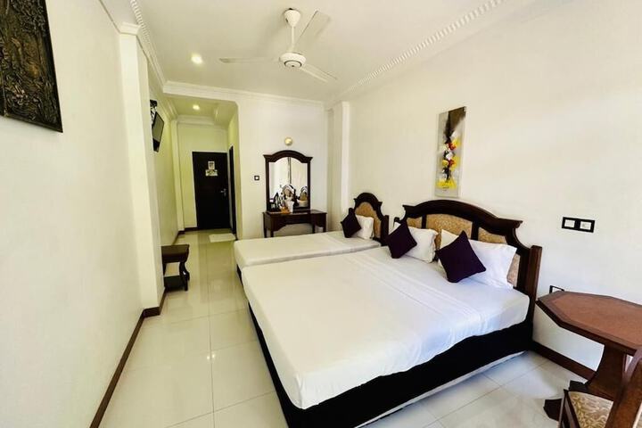 Room 10 of 36