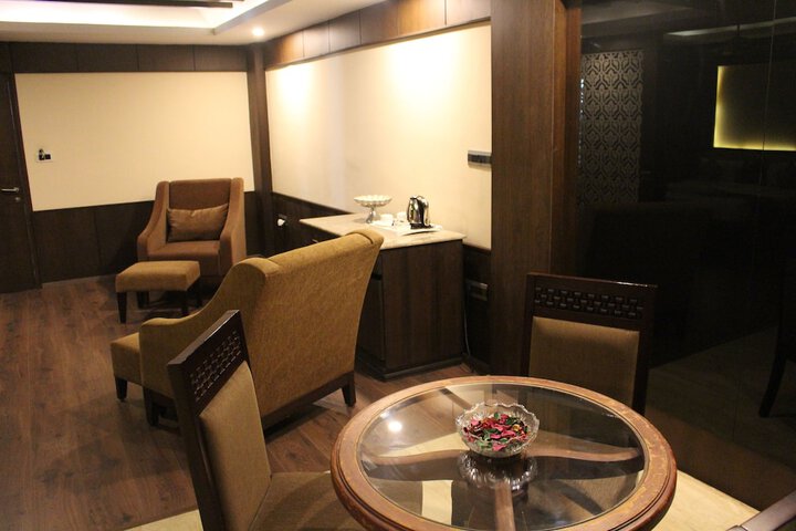 Room 9 of 33