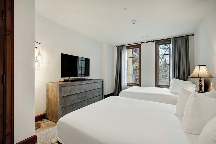 Room 156 of 569