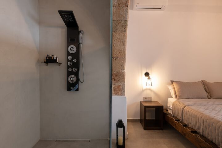 Room 25 of 37