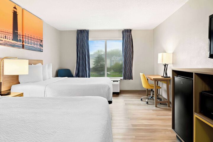 2 Queen Beds (2 of 4)