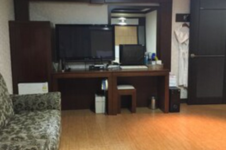 Room 14 of 14