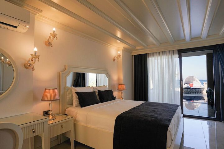 Room 44 of 177