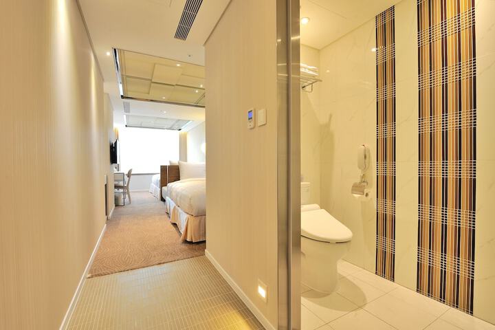 Room 55 of 171