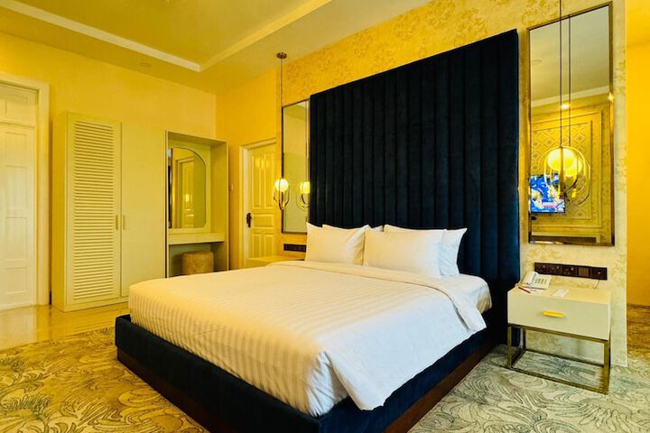 Room 10 of 35