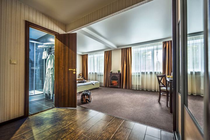 Room 19 of 68
