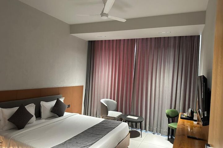 Room 8 of 27