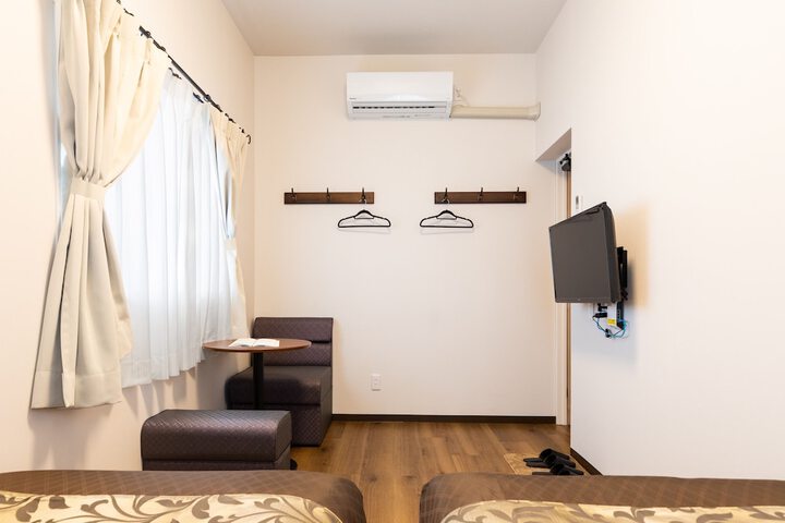 Room 7 of 14