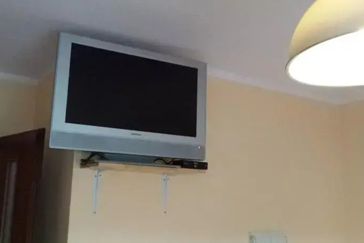 Room 4 of 9