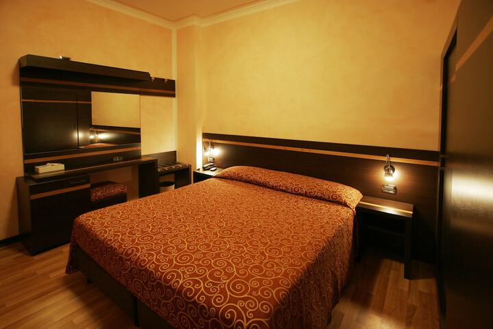 Room 8 of 25