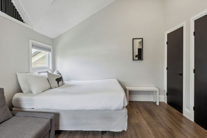 Room 301 of 402