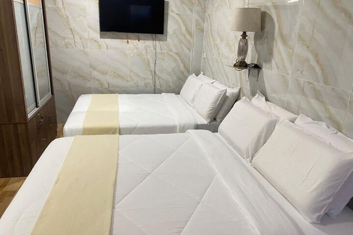 Room 9 of 37