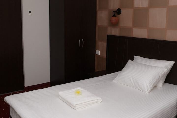 Room 21 of 42