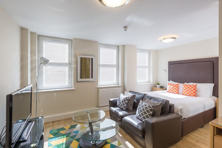 Room 2 of 16