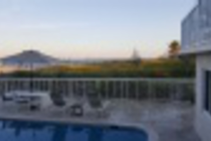 Sundeck 4 of 695
