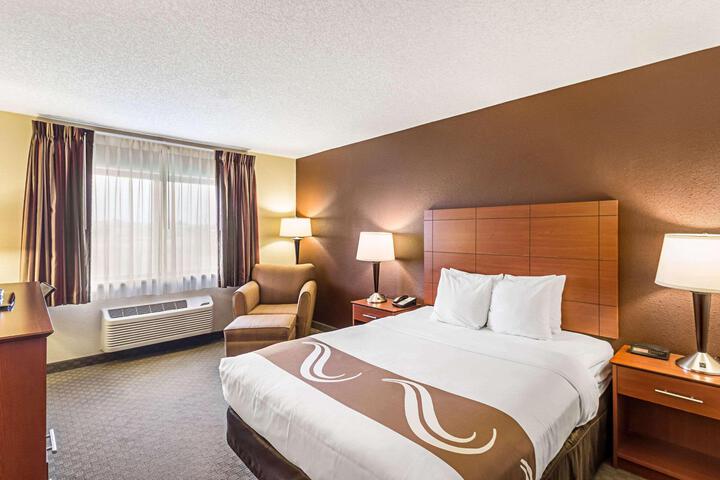 1 Queen Bed (8 of 26)