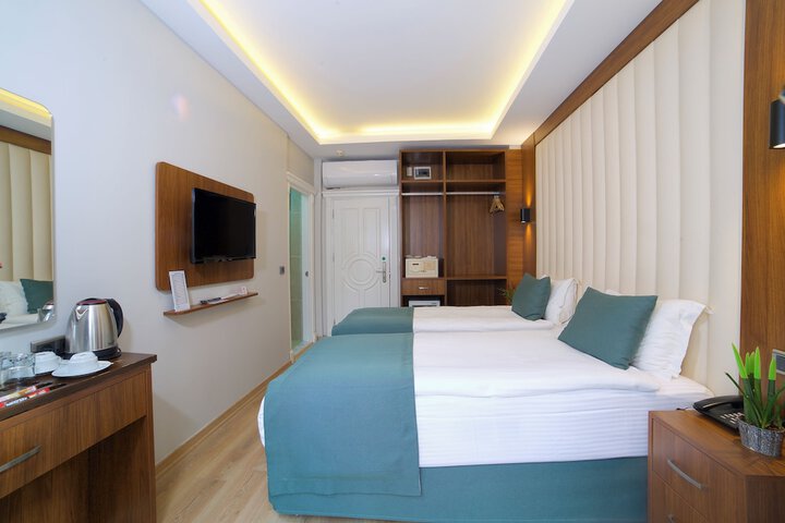 Room 27 of 70