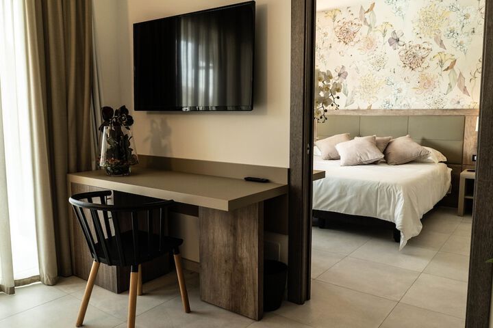 Room 9 of 26