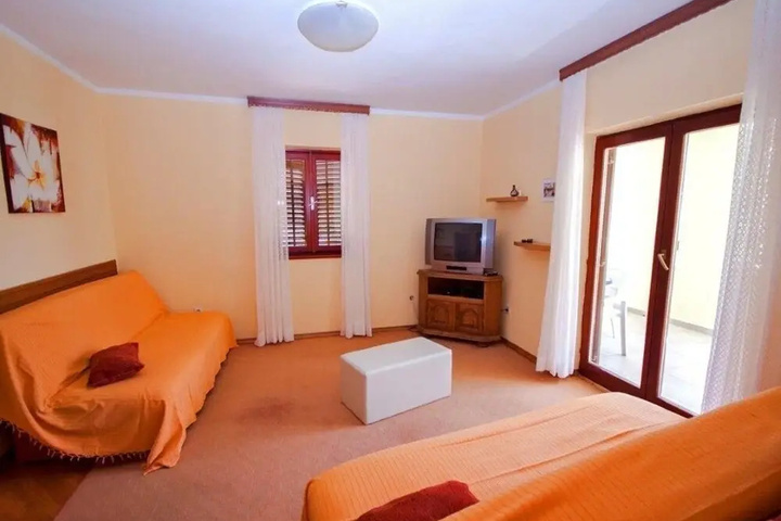 Room 3 of 16
