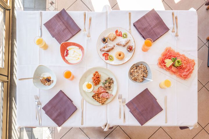Breakfast/Coffee Service 69 of 86