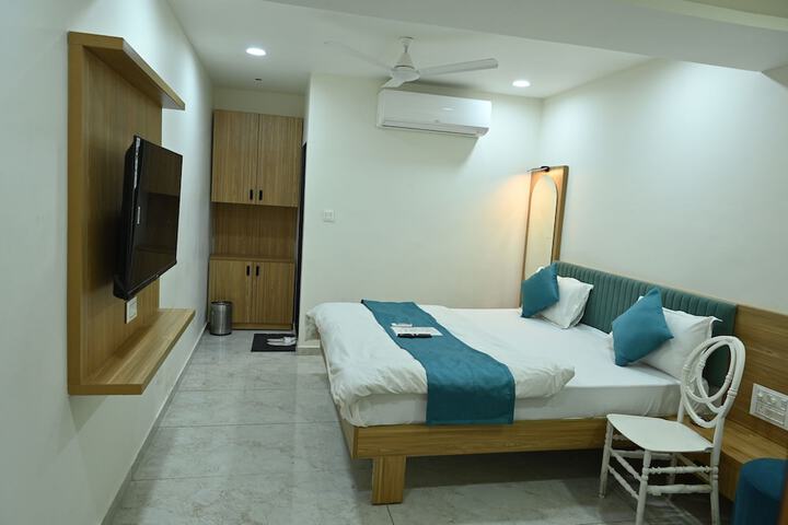 Room 4 of 15