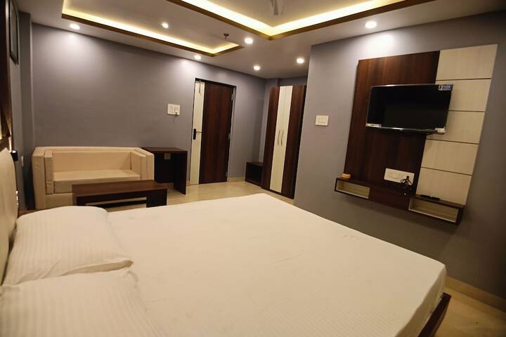 Room 4 of 24