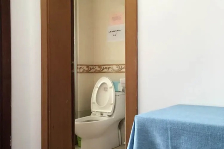 Room 10 of 14