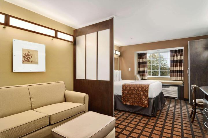1 Queen Bed (5 of 15)