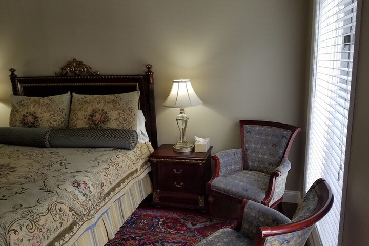 Room 9 of 100