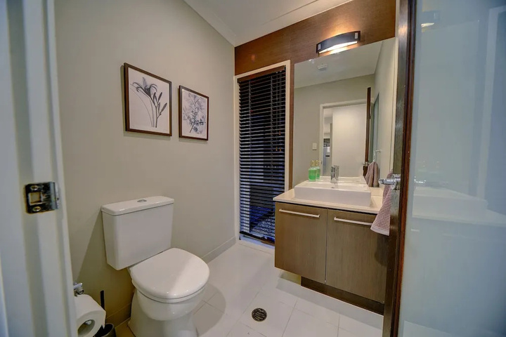 Room 10 of 28