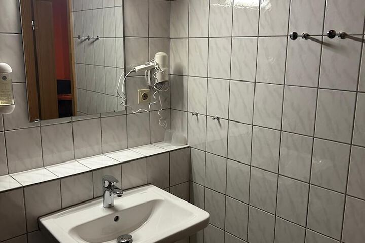 Room 13 of 43