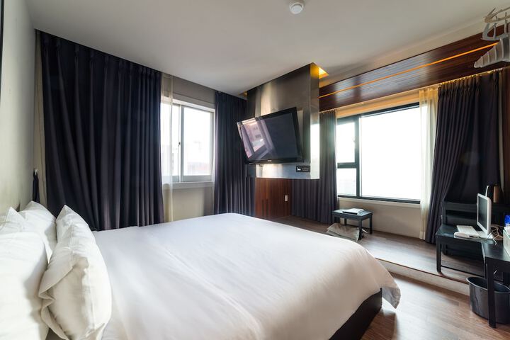 Room 34 of 62