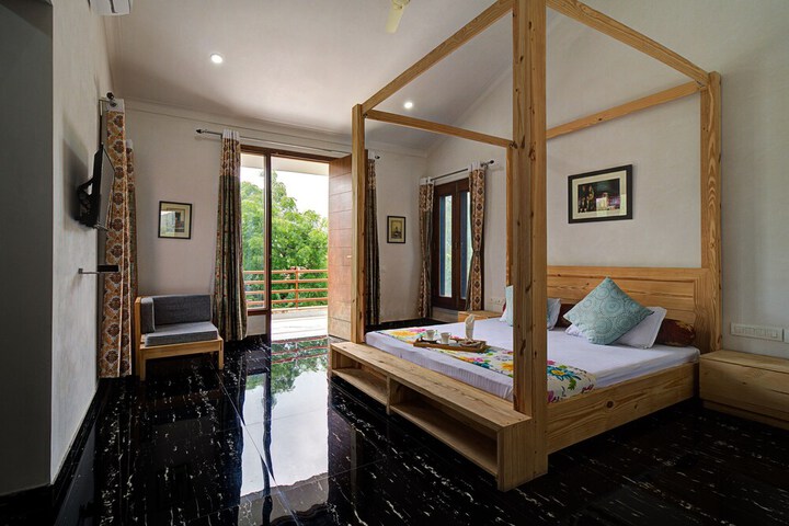 Room 8 of 10