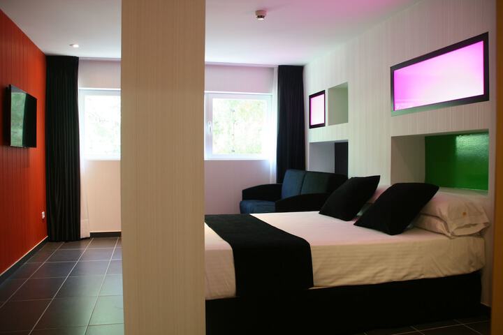 Room 9 of 60