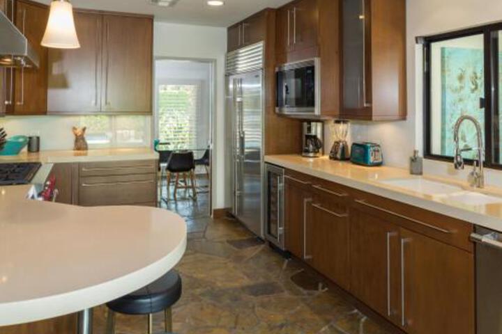 Marley Estate at Deepwell in Palm Springs, CA