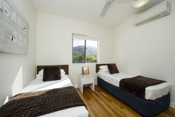Room 3 of 16