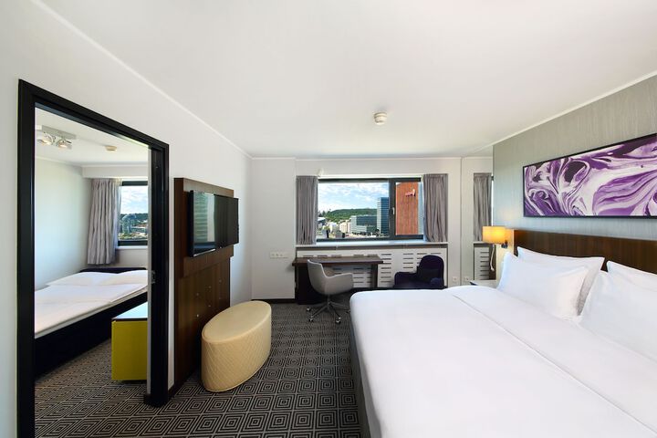 Room 18 of 165