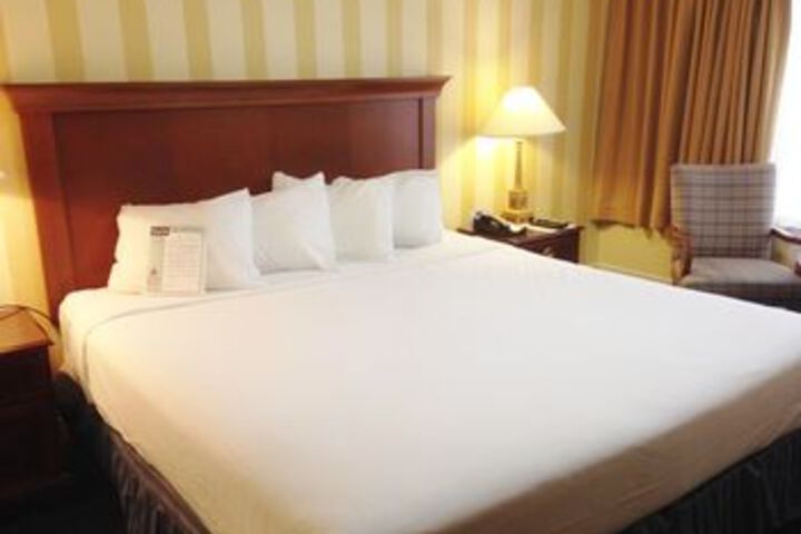 Room 6 of 18