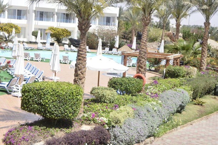 Hotel Exterior 85 of 90