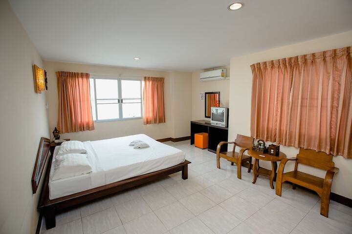 Room 9 of 33